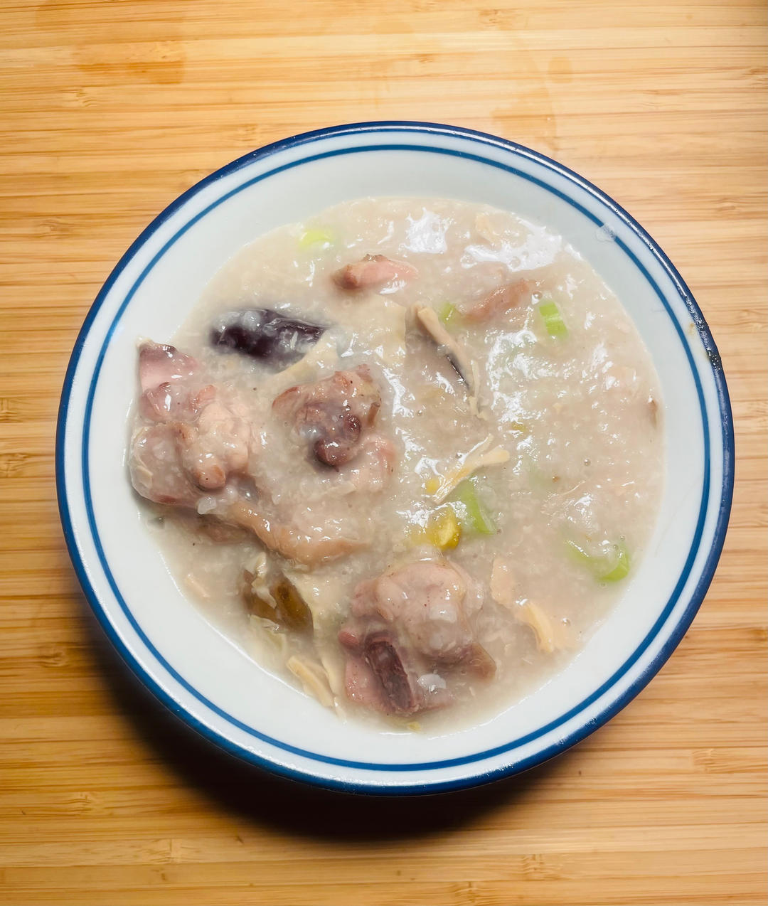 冬菇滑鸡粥，肉要滑，菇要爽，粥要绵软……