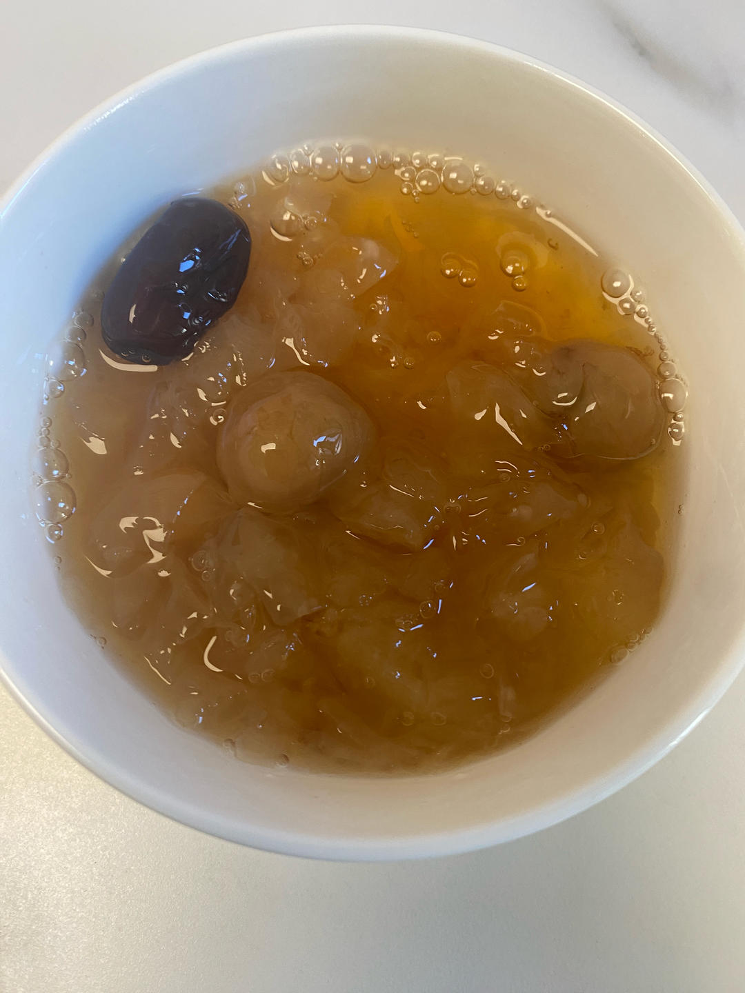 银耳莲子红枣桂圆汤