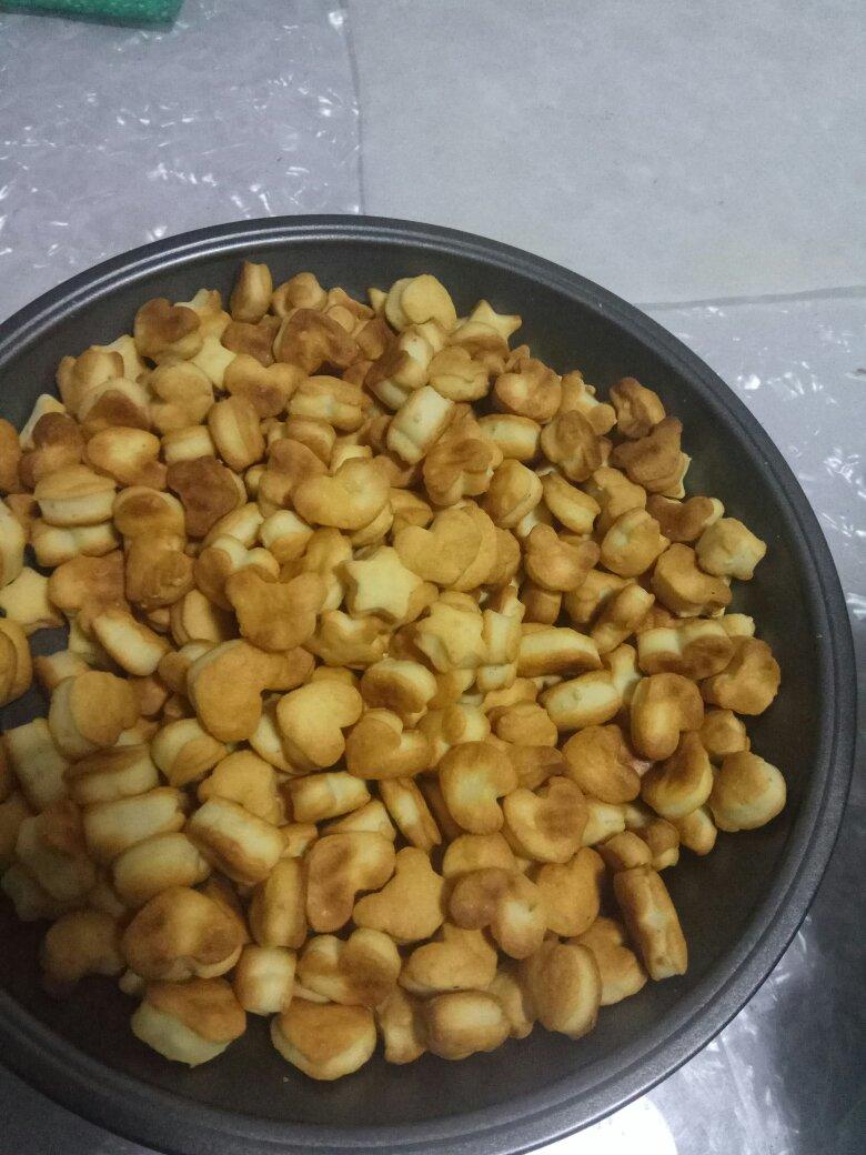 多余打发奶油的用法：香脆芝麻饼干