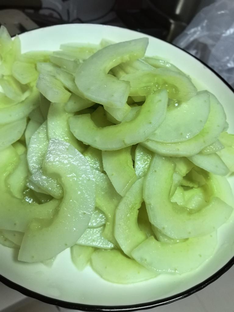 凉拌老黄瓜