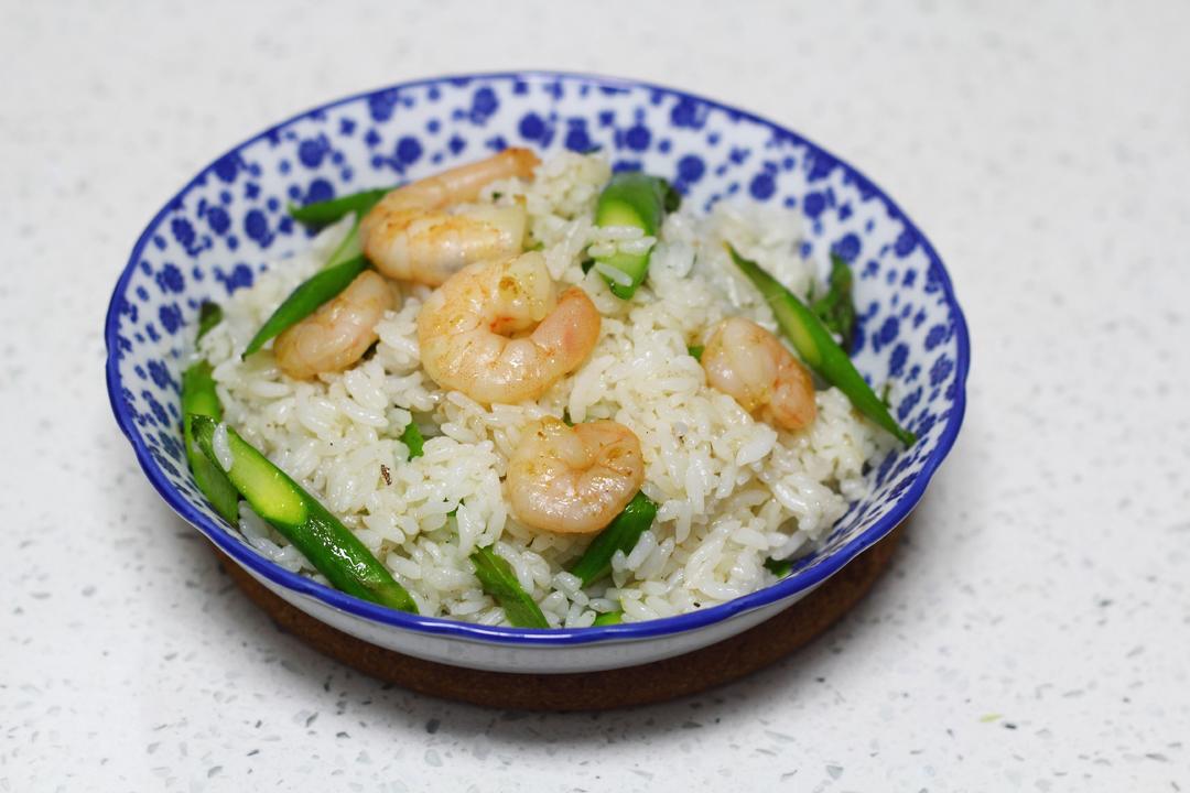 董太的私房菜--虾仁芦笋炒饭的做法