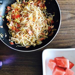 番茄蛋火腿白菜烩面的做法 步骤5