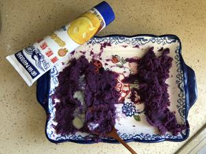 紫薯鸡蛋卷/星空紫薯咸蛋黄鸡蛋卷的做法 步骤3