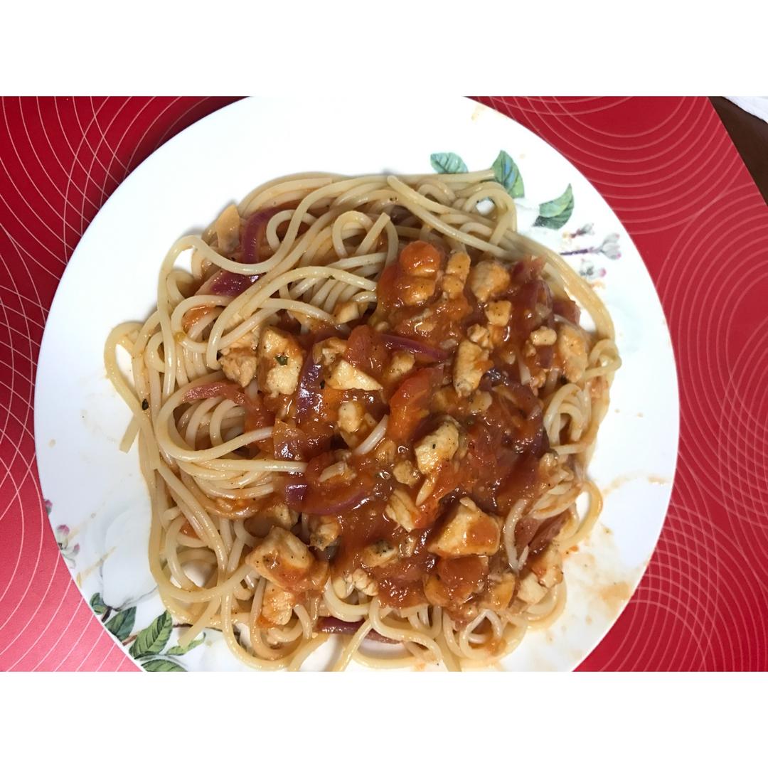 蕃茄蘑菇肉酱意大利面
