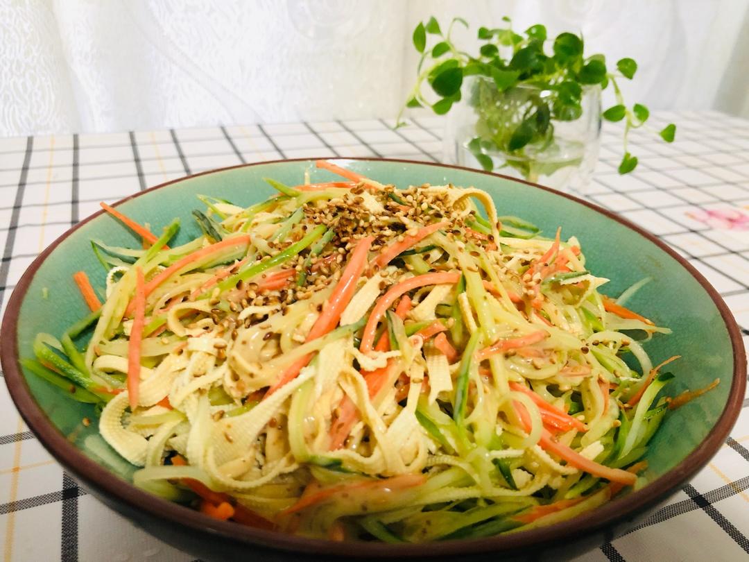 凉拌青瓜🥒豆皮丝🥕