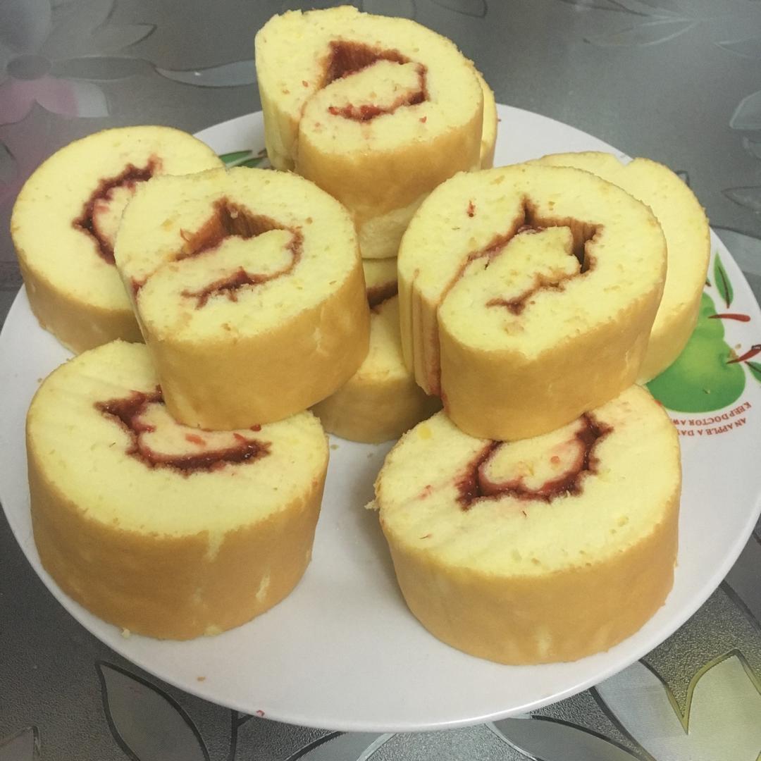 草莓酱蛋糕卷