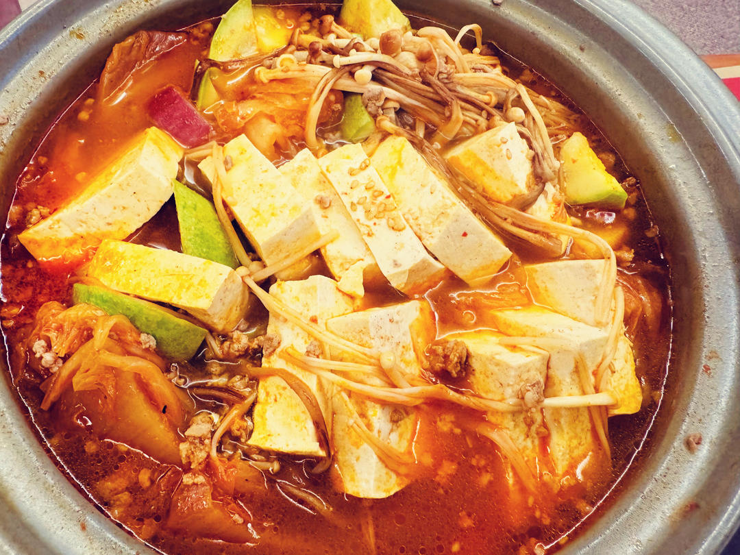 韩式泡菜豆腐锅/辣白菜豆腐汤