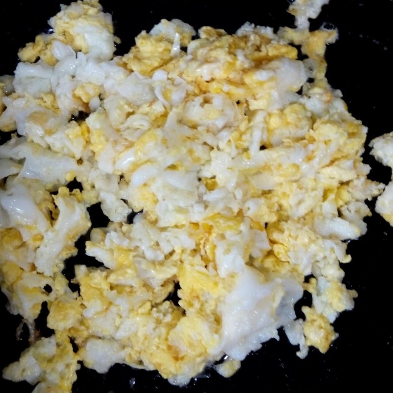 洋葱炒蛋的做法 步骤2