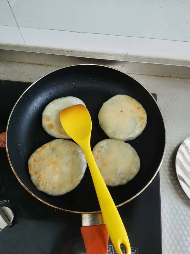 皮薄馅大～韭菜鸡蛋饼