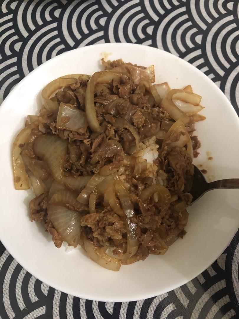 好吃到舔盘的秘制洋葱炒肥牛卷！拌饭巨香