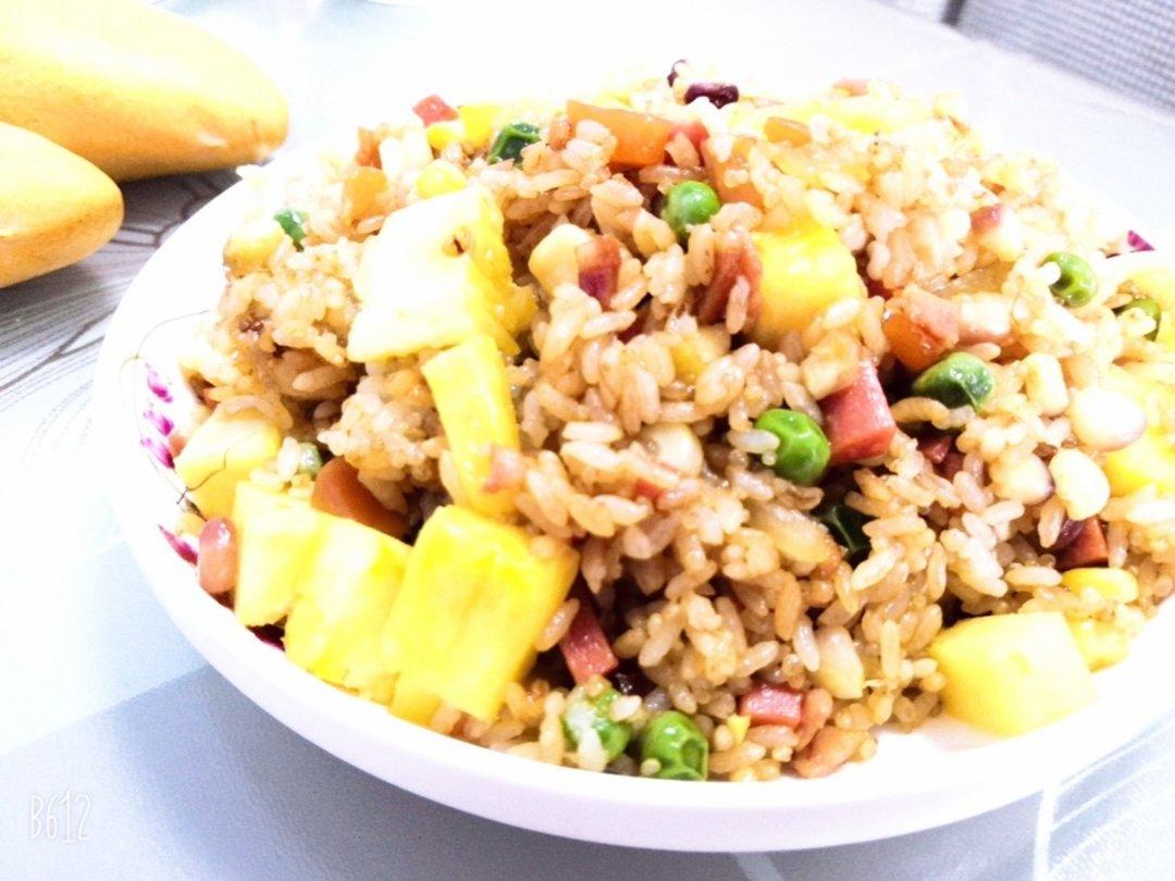 虾仁菠萝炒饭