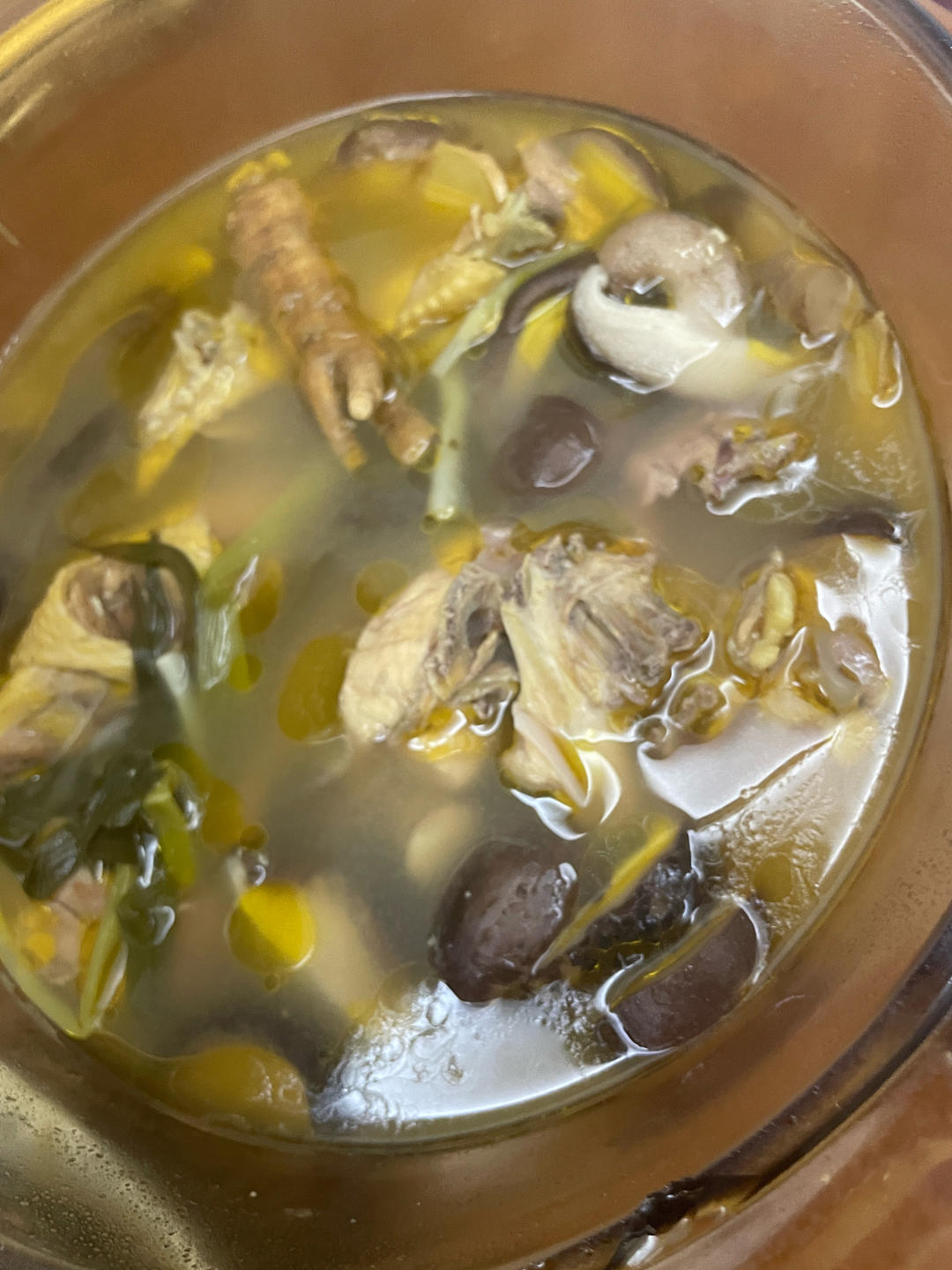 奶奶教的鲜香肥美香菇炖鸡汤
