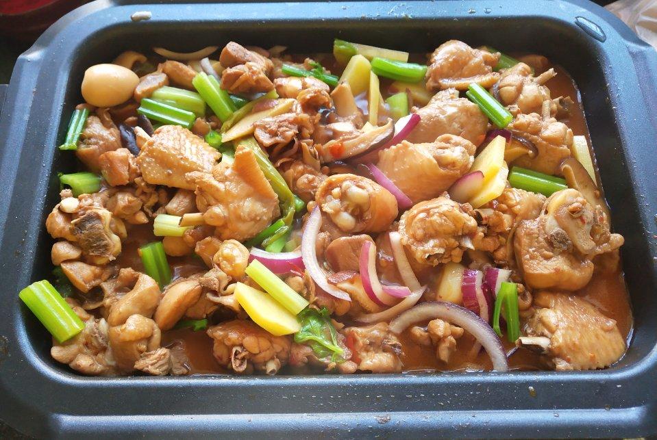 澈爱珊珊做的【家庭版鸡公煲】