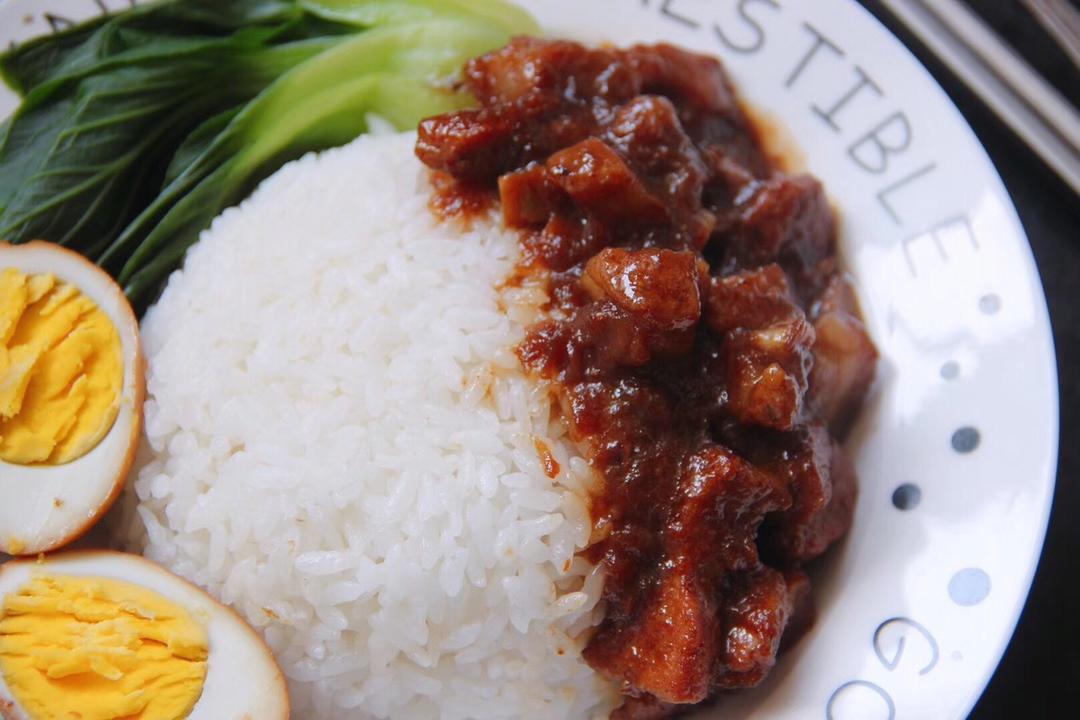 洋葱酥卤肉饭