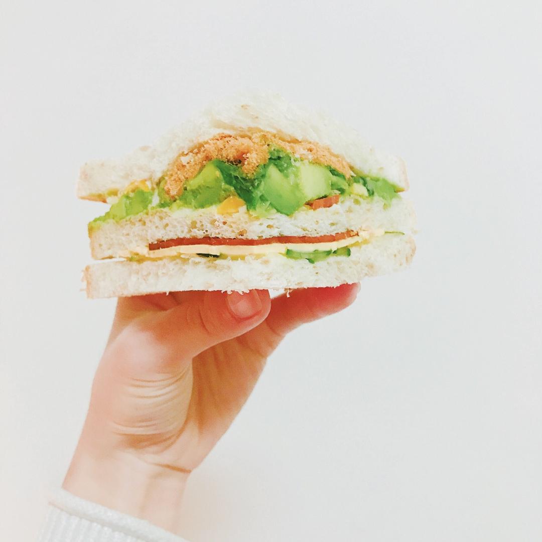 如何做超厚的沼三明治~详细tip！牛油果鸡蛋午餐肉三明治~