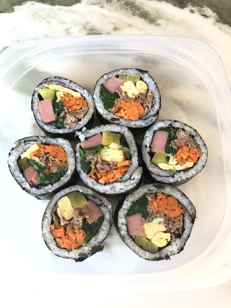 小雪liu做的高颜值的紫菜包饭
