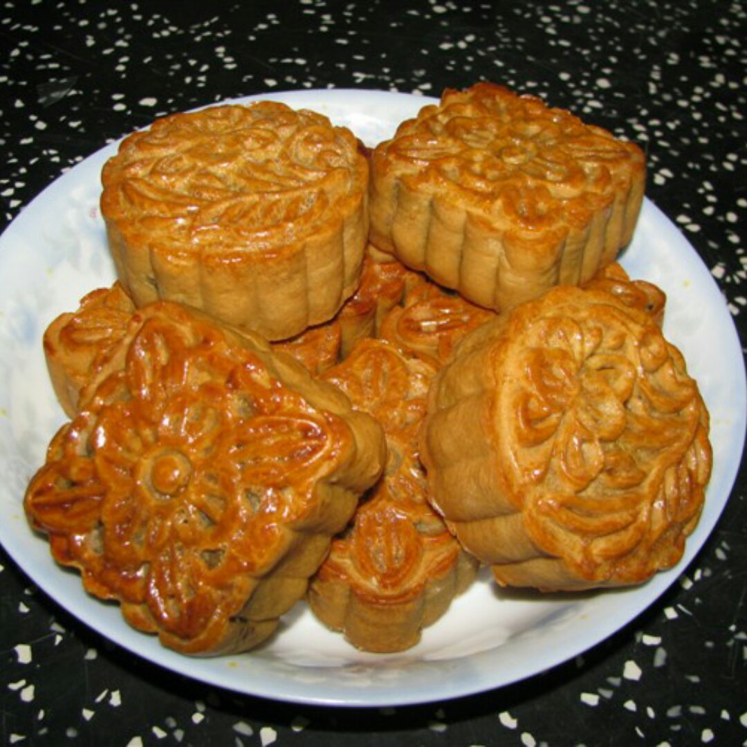 广式月饼－－蛋黄豆沙月饼