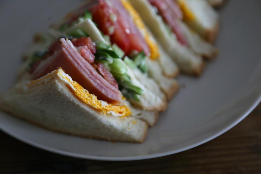 简单快手早餐-鸡蛋火腿三明治的做法