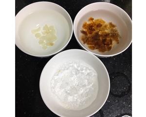 桃胶皂角米雪燕牛奶羹的做法 步骤2