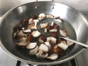 香菇炖豆腐的做法 步骤6