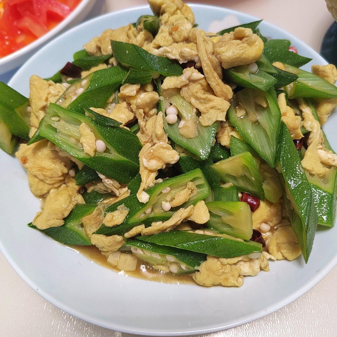 低脂低卡，好吃不胖的秋葵炒鸡蛋，巨好吃
