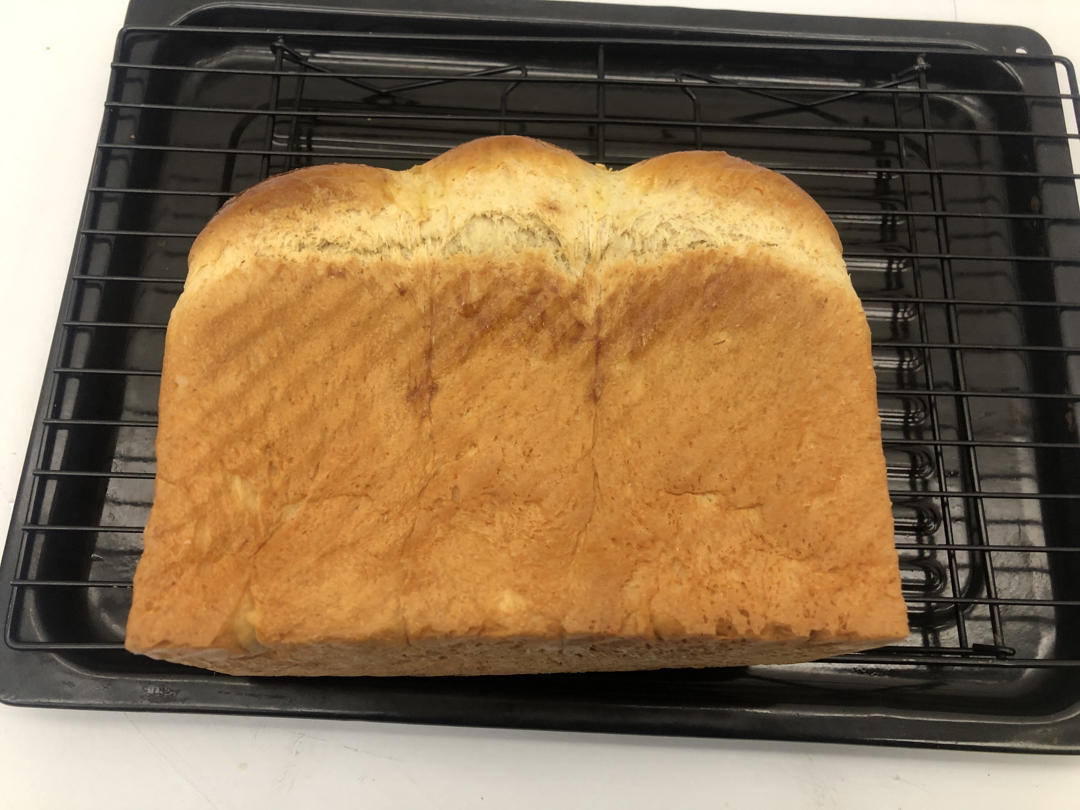 绵软的酸奶全麦吐司