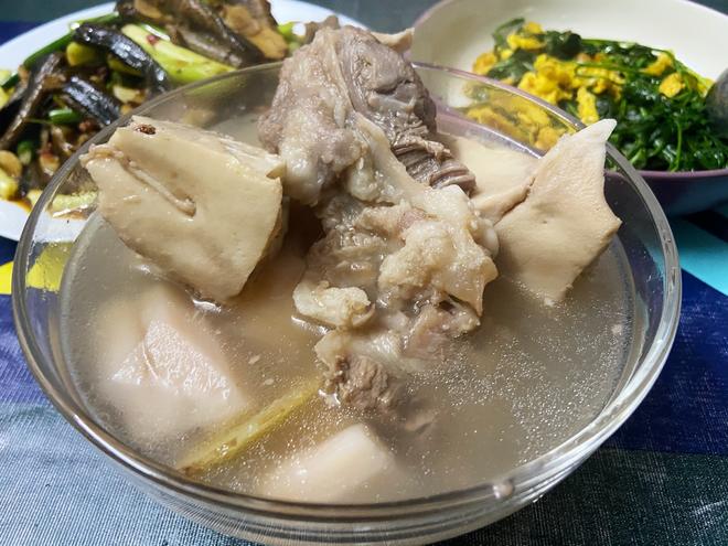 猪头肉炖藕汤（猪头肉三吃之猪头肉炖汤）的做法