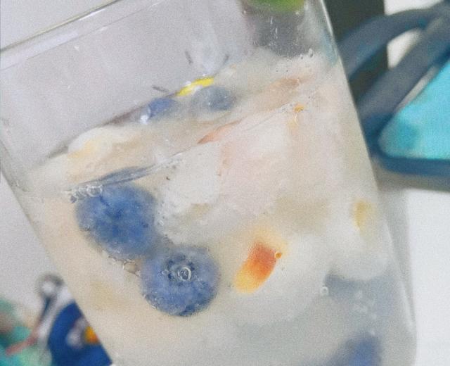 蓝莓荔枝冰饮~夏季快乐水的做法