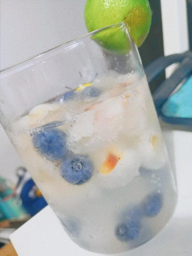 蓝莓荔枝冰饮~夏季快乐水的做法
