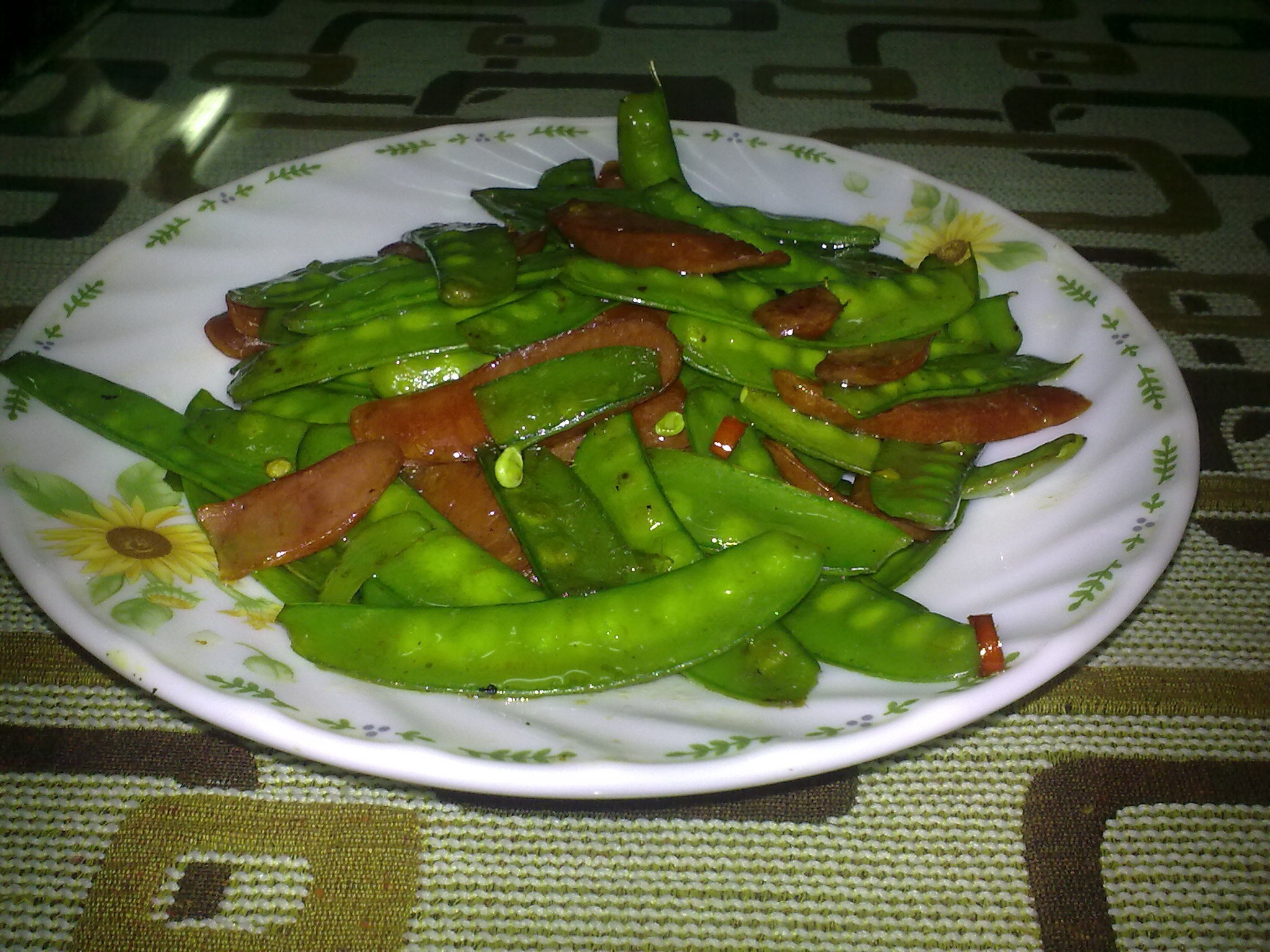 腊肠炒荷兰豆