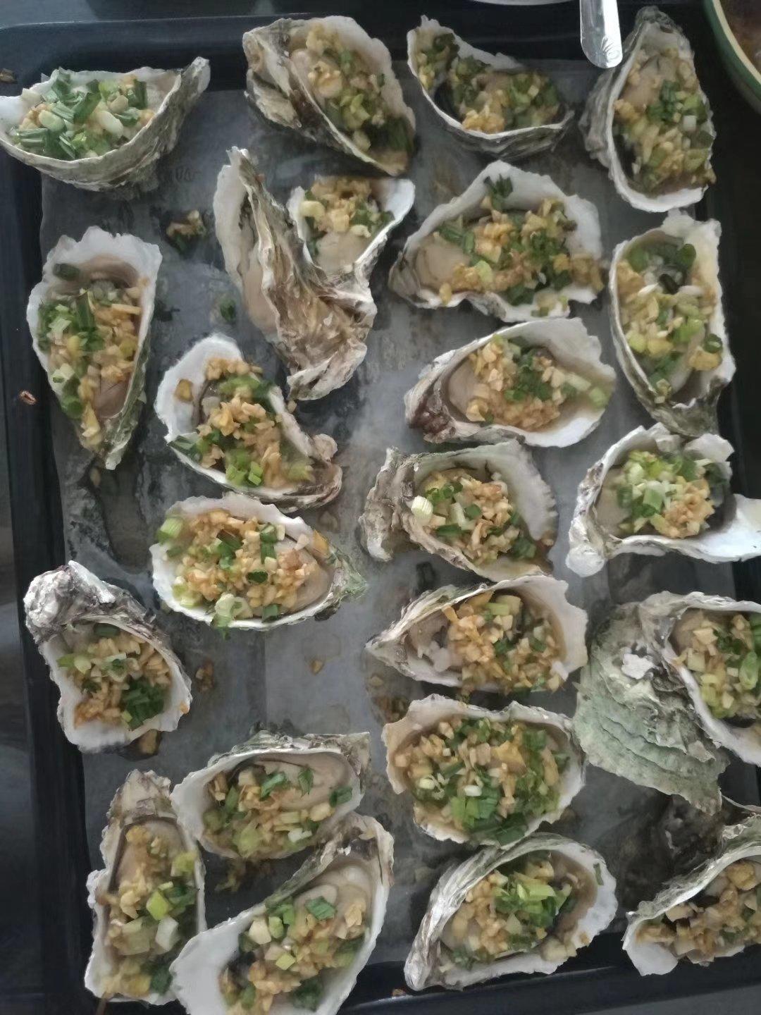 烤生蚝 生蚝好吃关键是蒜茸做得好