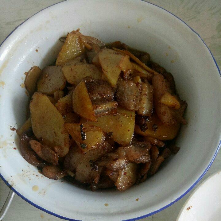 五花肉干煸土豆片