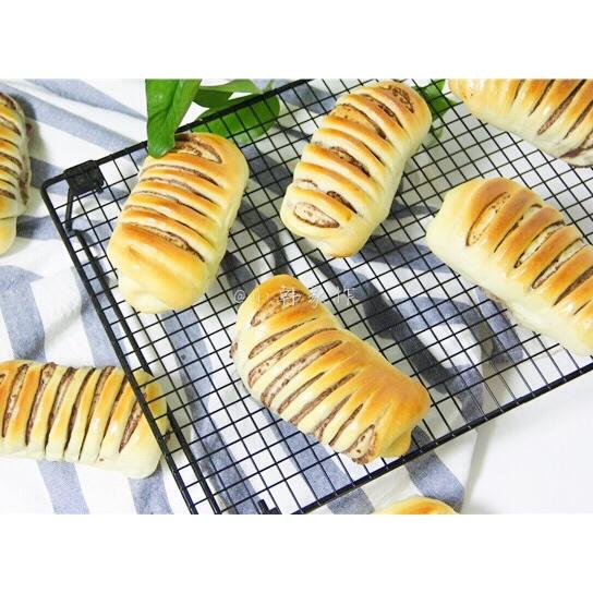 豆沙毛毛虫面包