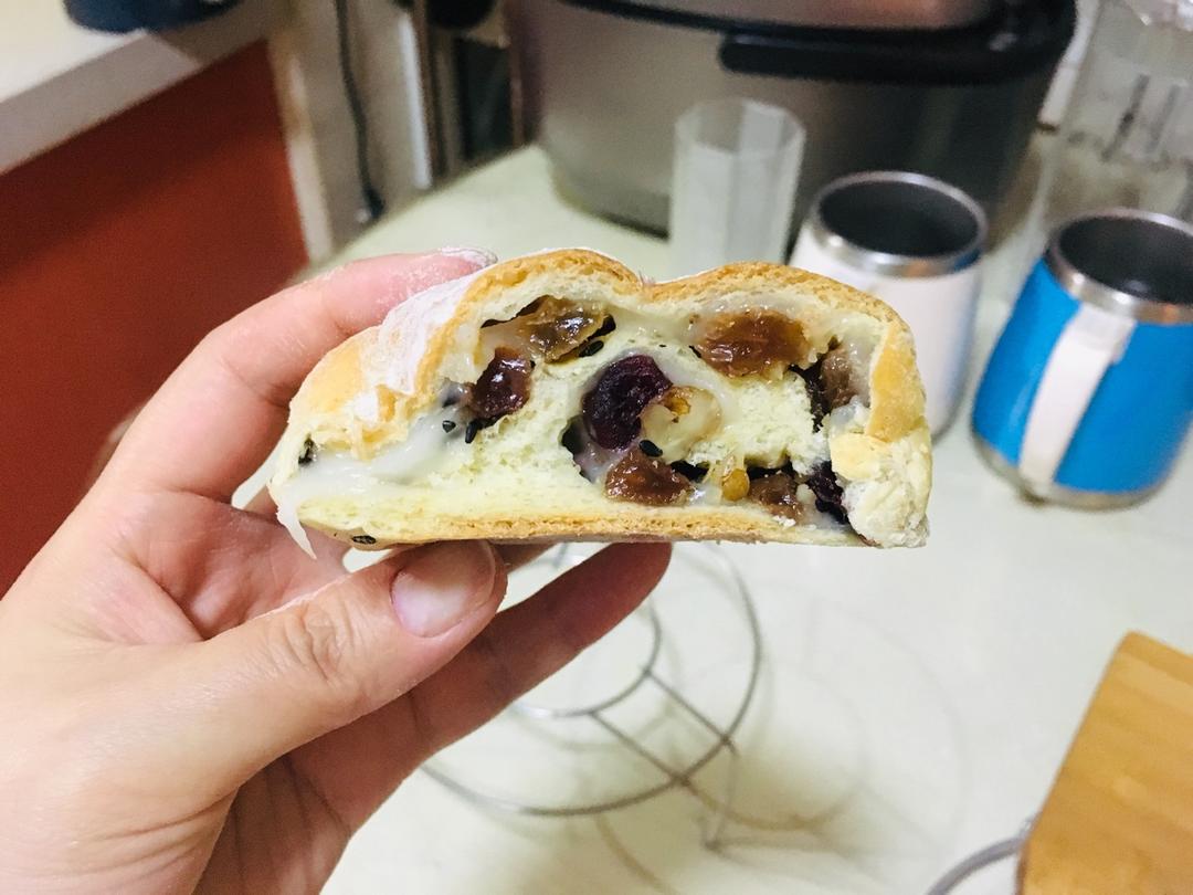 红豆/肉松麻薯软欧面包+石榴茶【曼食慢语】