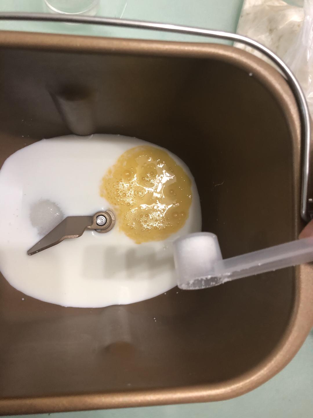 纯奶手撕吐司的做法 步骤1