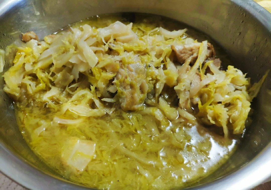 五花肉炖酸菜【最爱妈妈菜】