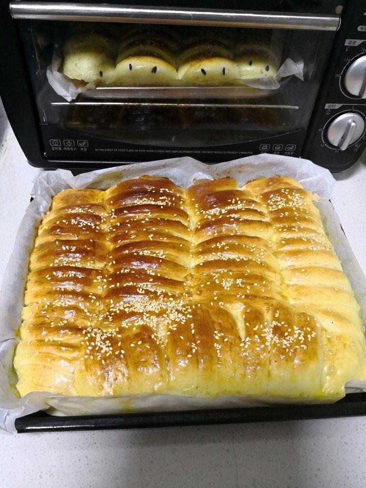 毛毛虫烤肠面包--附面包机揉面心得