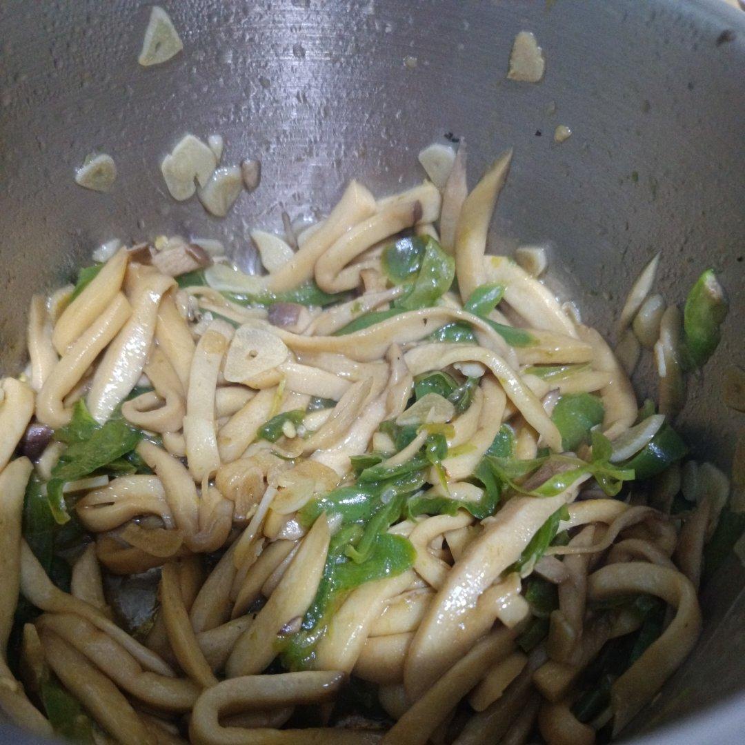 青椒素炒杏鲍菇