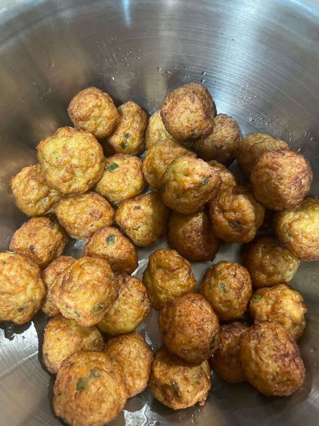 炸胡萝卜肉丸子