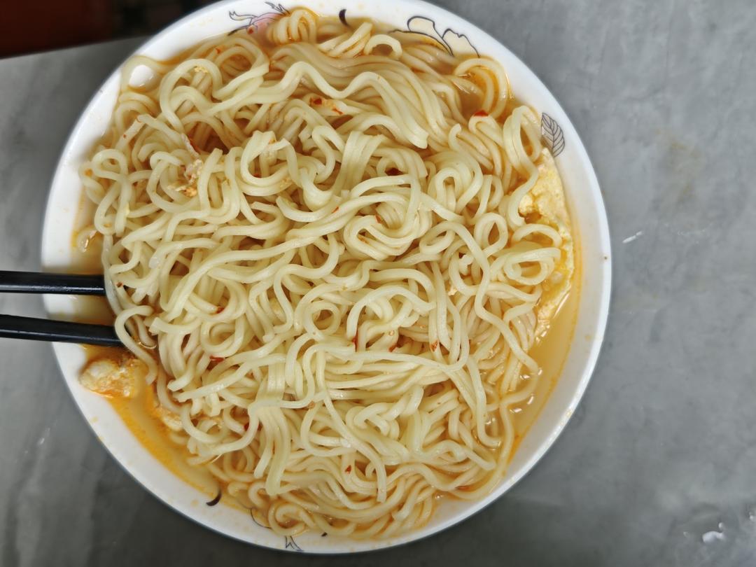 超简单的清汤鸡蛋面