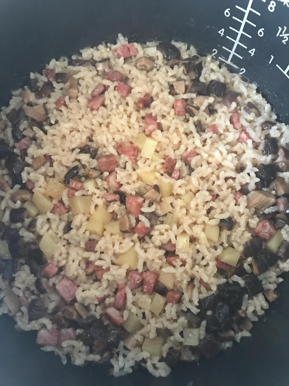 电饭锅版香菇腊肠饭