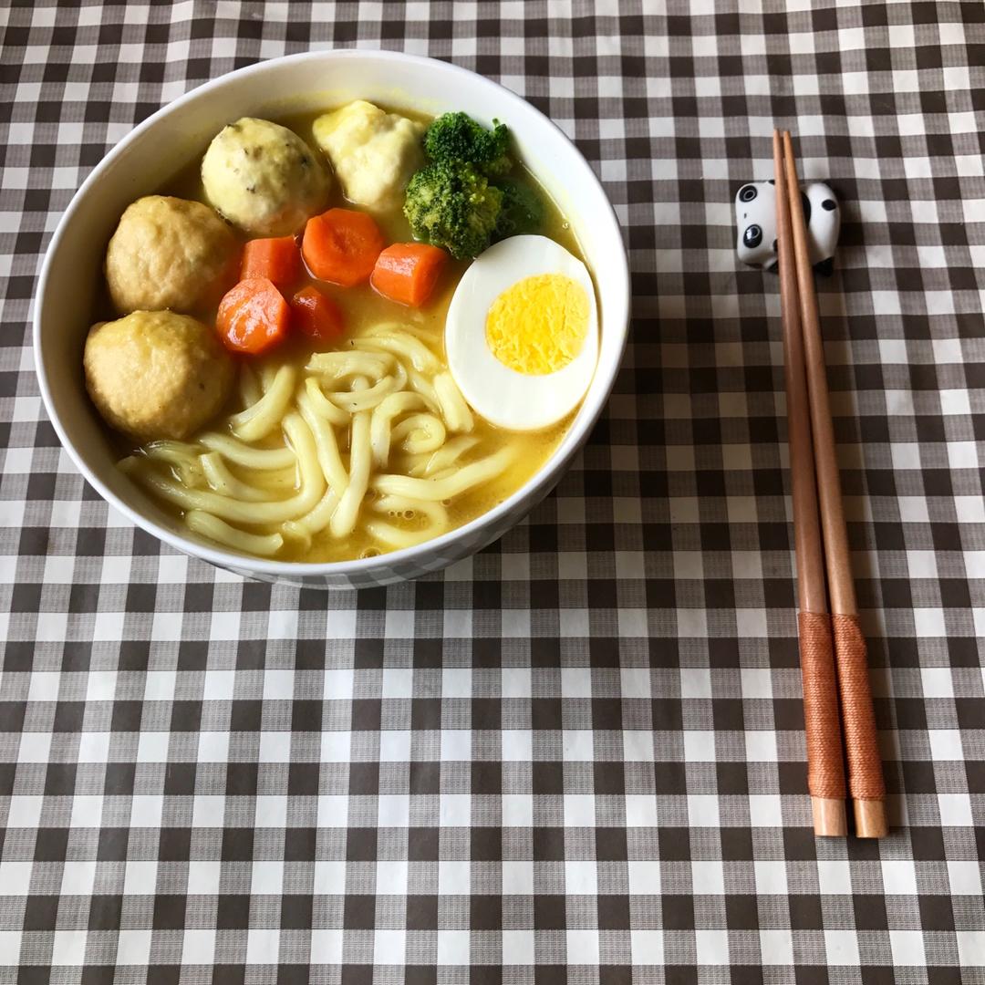 咖喱鱼丸乌冬面