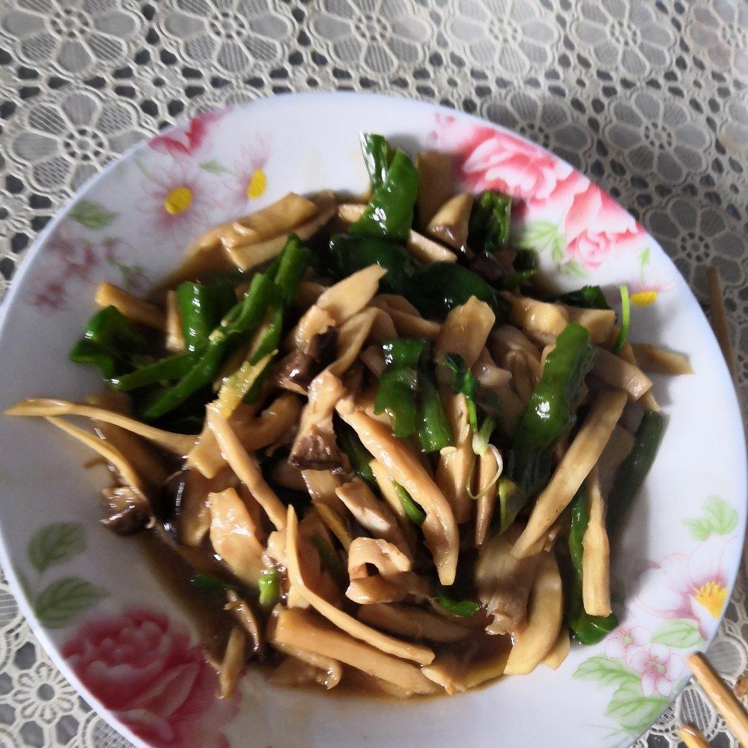 手撕杏鲍菇炒青椒