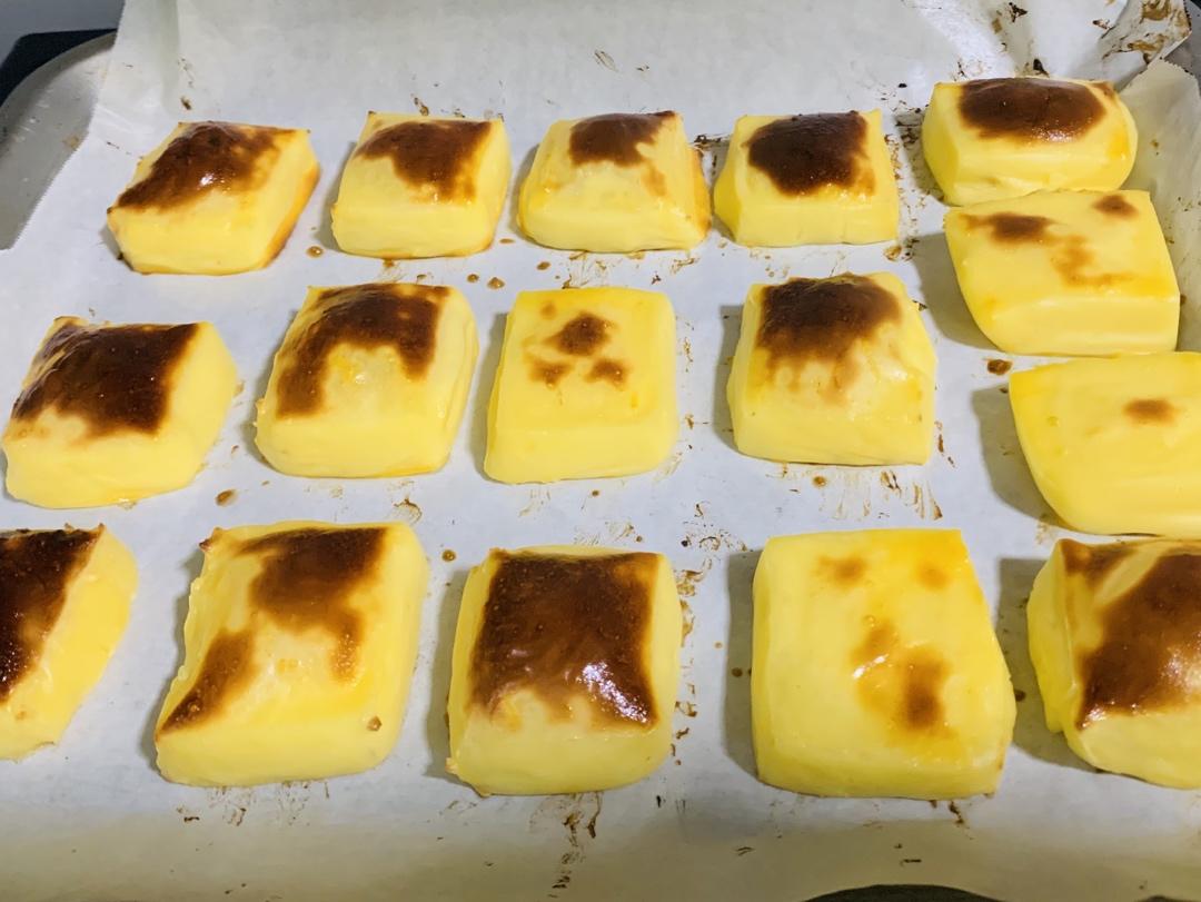 spoonm做的外焦里嫩的烤牛奶块60奶香浓郁60一口就上瘾