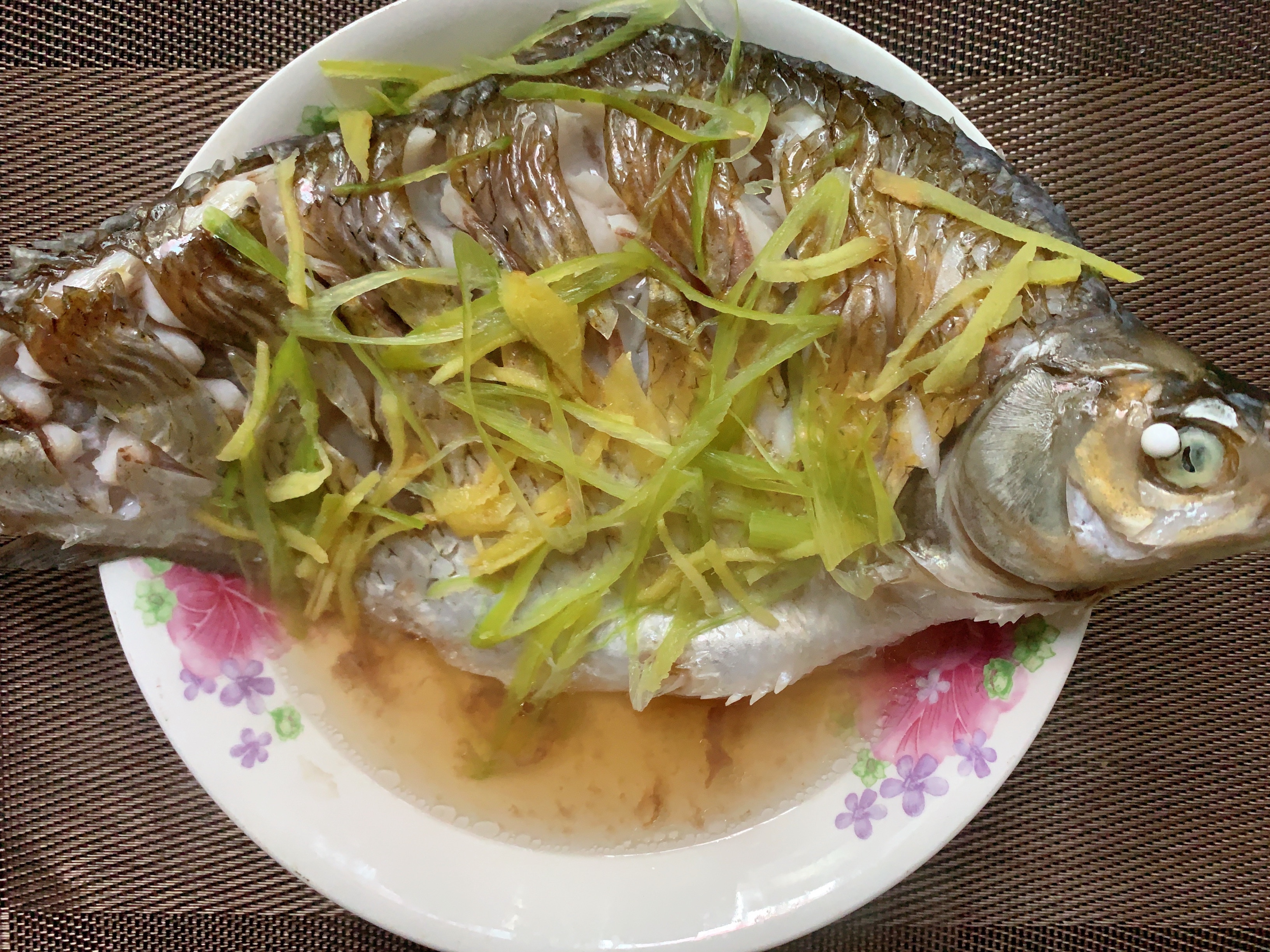 减肥快手菜—清蒸武昌鱼的做法
