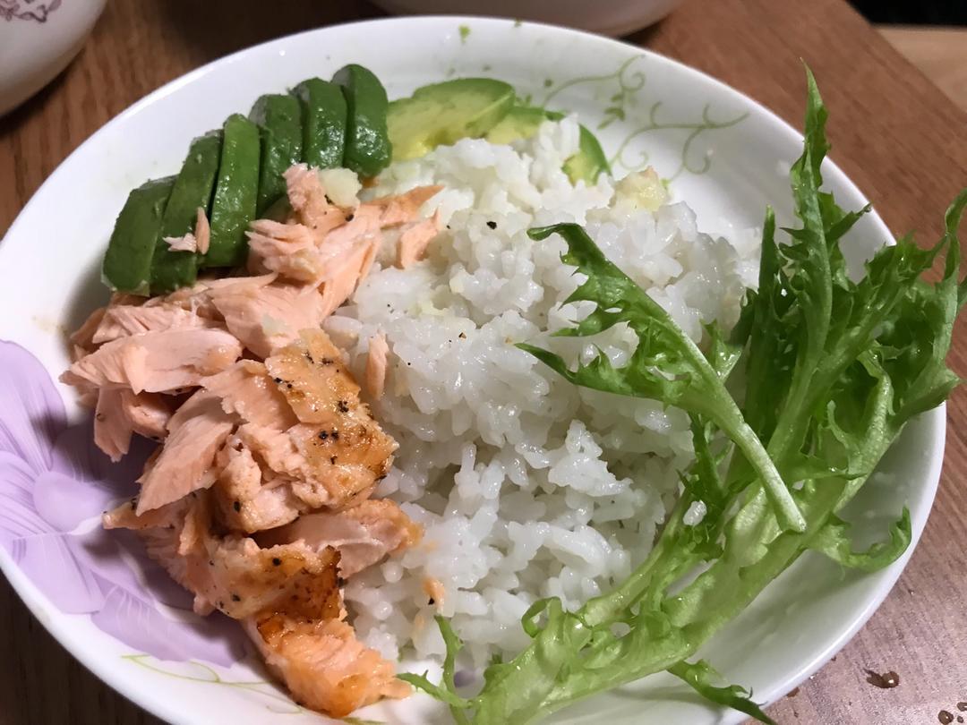 三文鱼牛油果拌饭