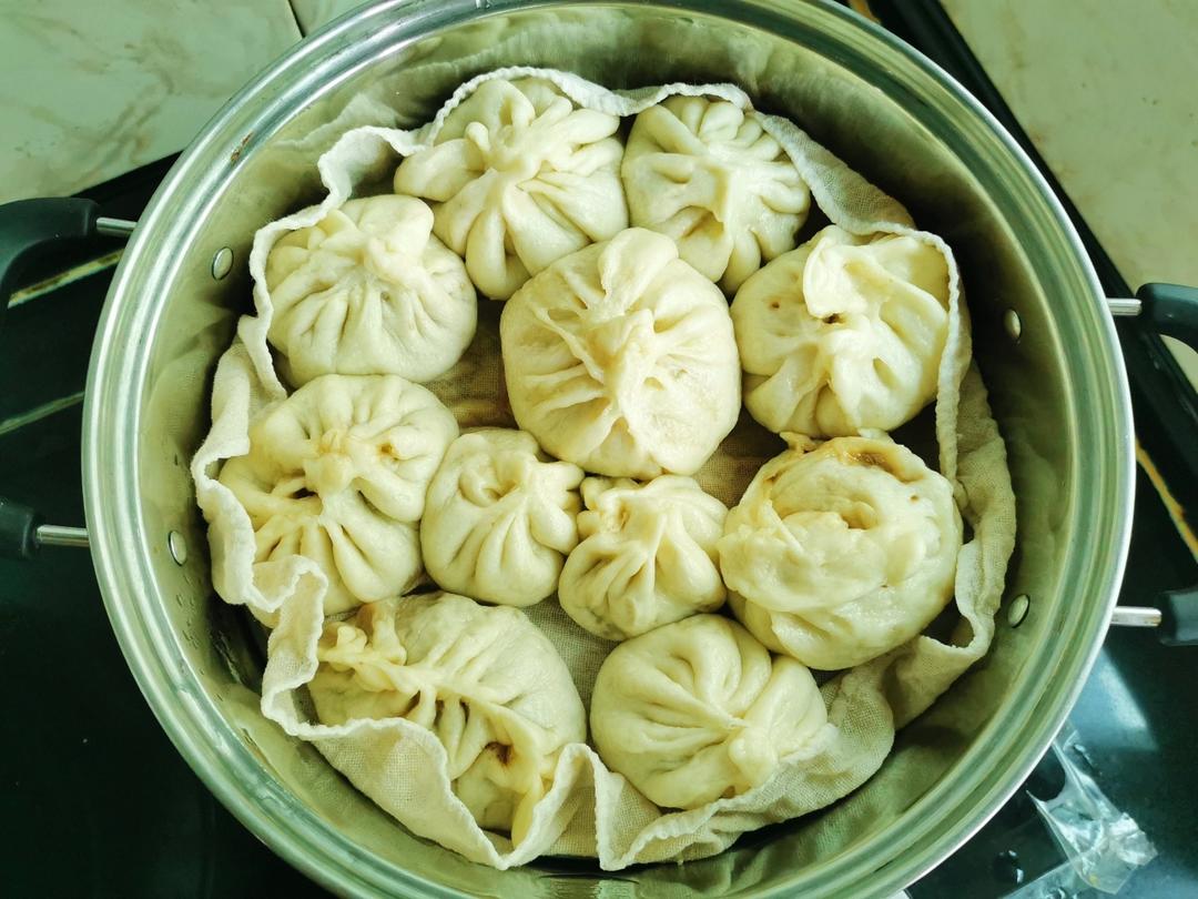 鲜嫩多汁的牛肉包子