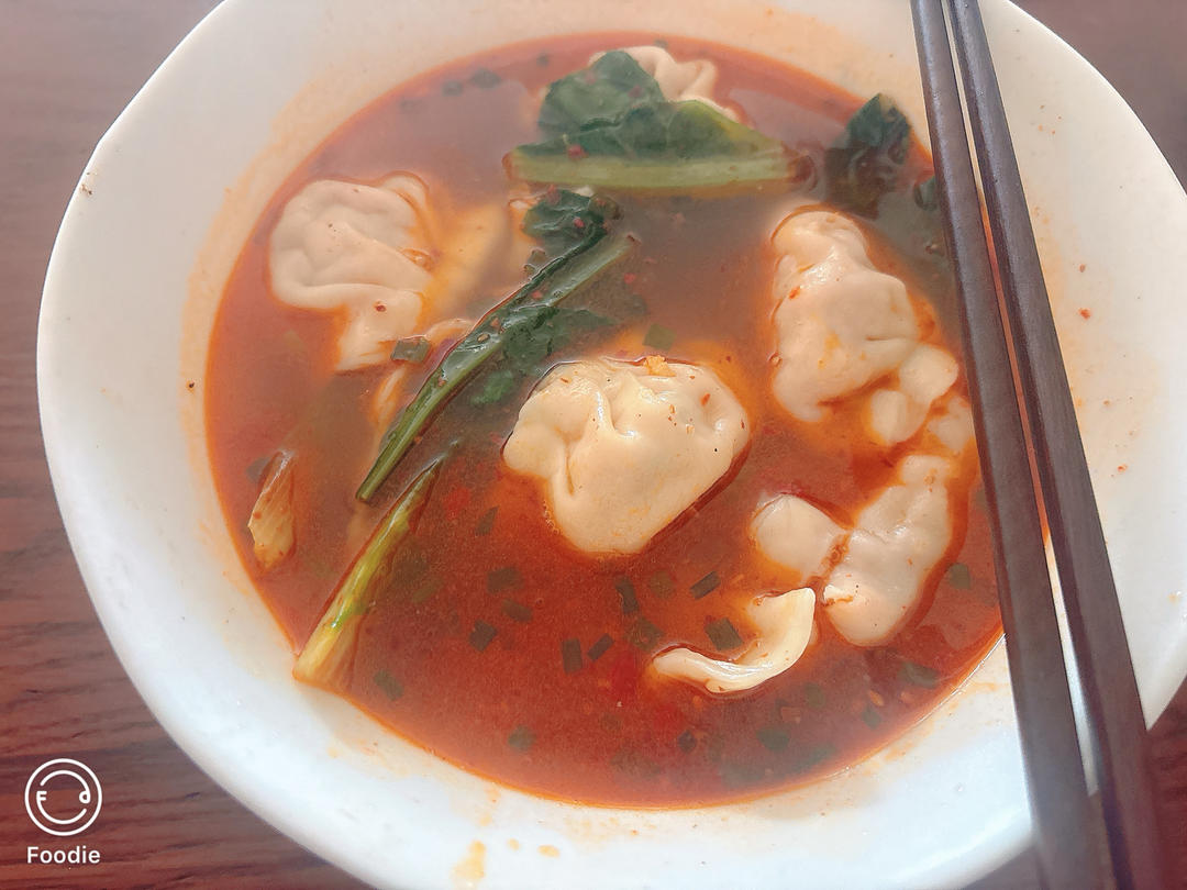 问世间情为何物，不过一碗酸汤水饺🌶