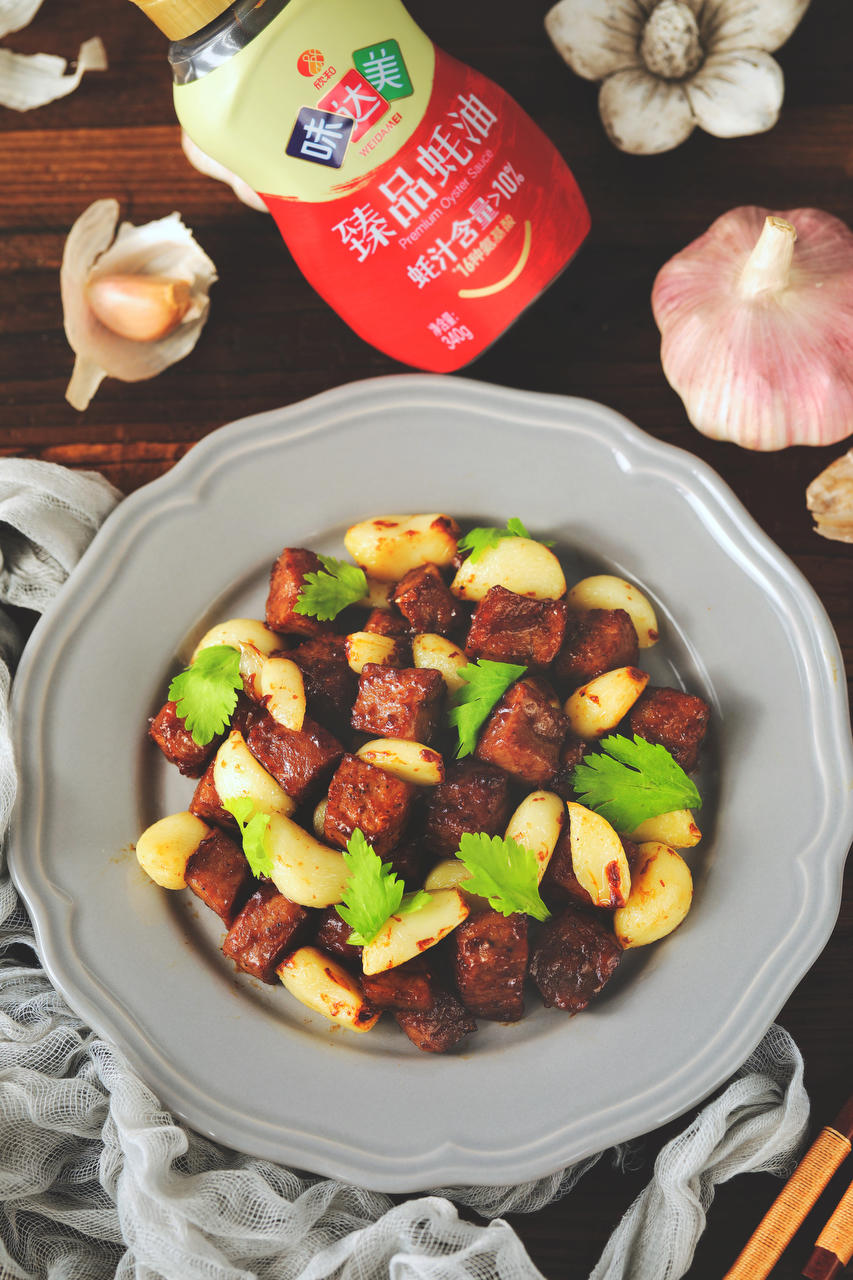 最简单的年菜～蚝油蒜子牛肉粒