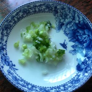 韭菜薄壳米的做法 步骤3